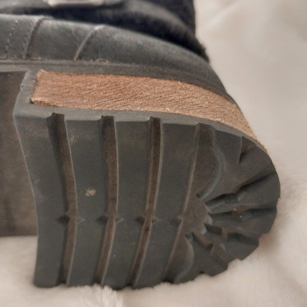 Boots - Picture 6 of 6